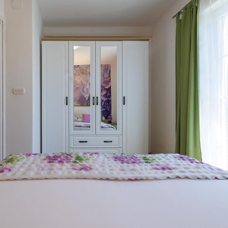 Apartmani Olea Krk Крк Екстер'єр фото