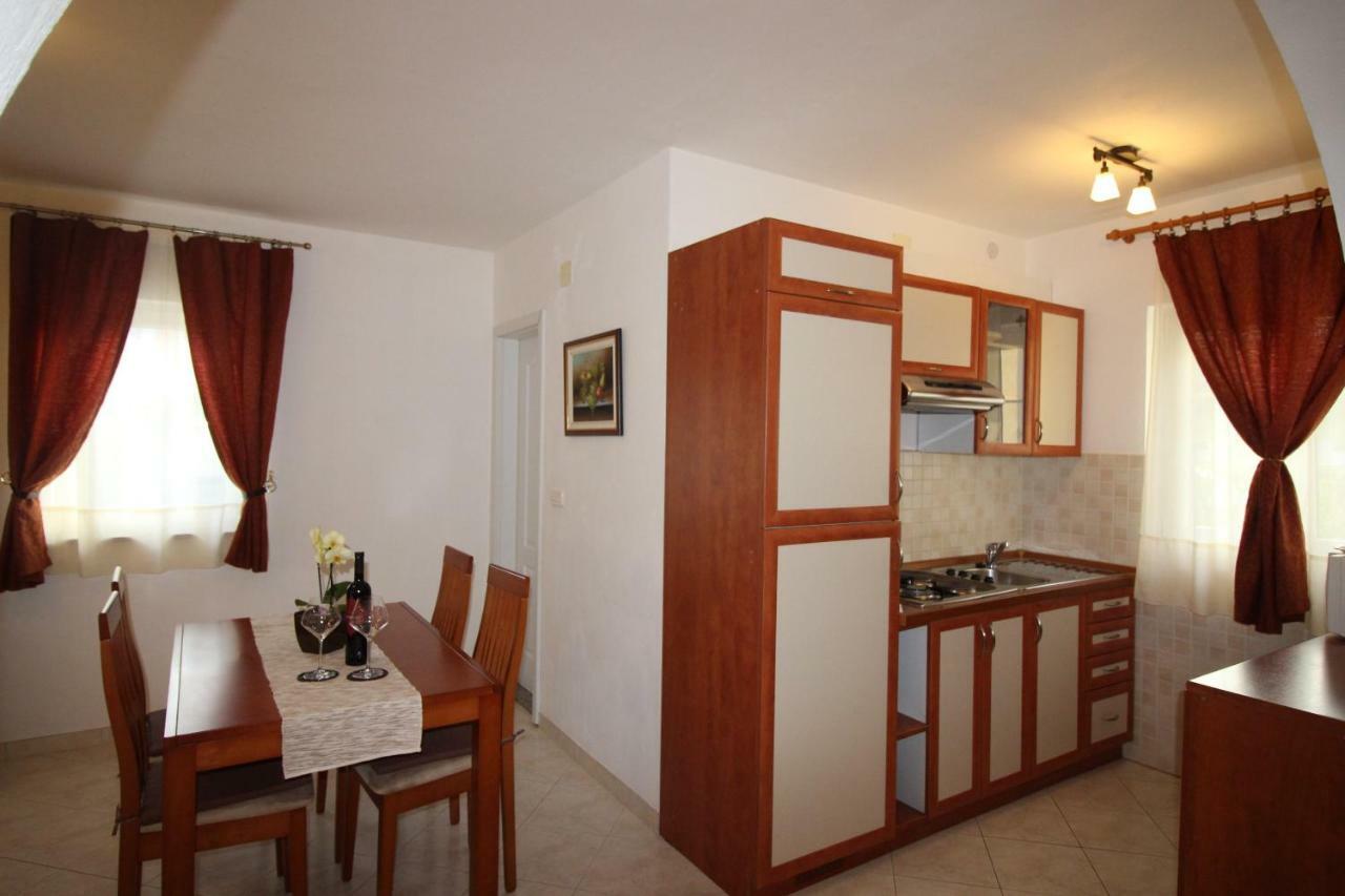 Apartmani Olea Krk Крк Екстер'єр фото